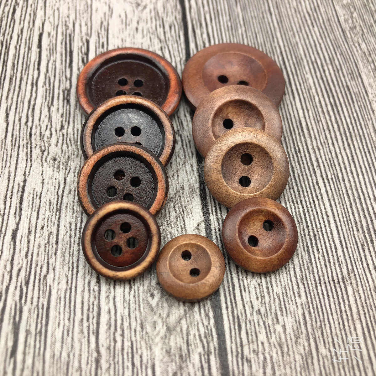 厂家直供天然木头纽扣倒边细边水洗纽扣儿童扣手工画辅料扣子现货,纺织面料/辅料/配套,其他纺织辅料,淘宝优惠券,粉丝福利购,淘宝优惠卷