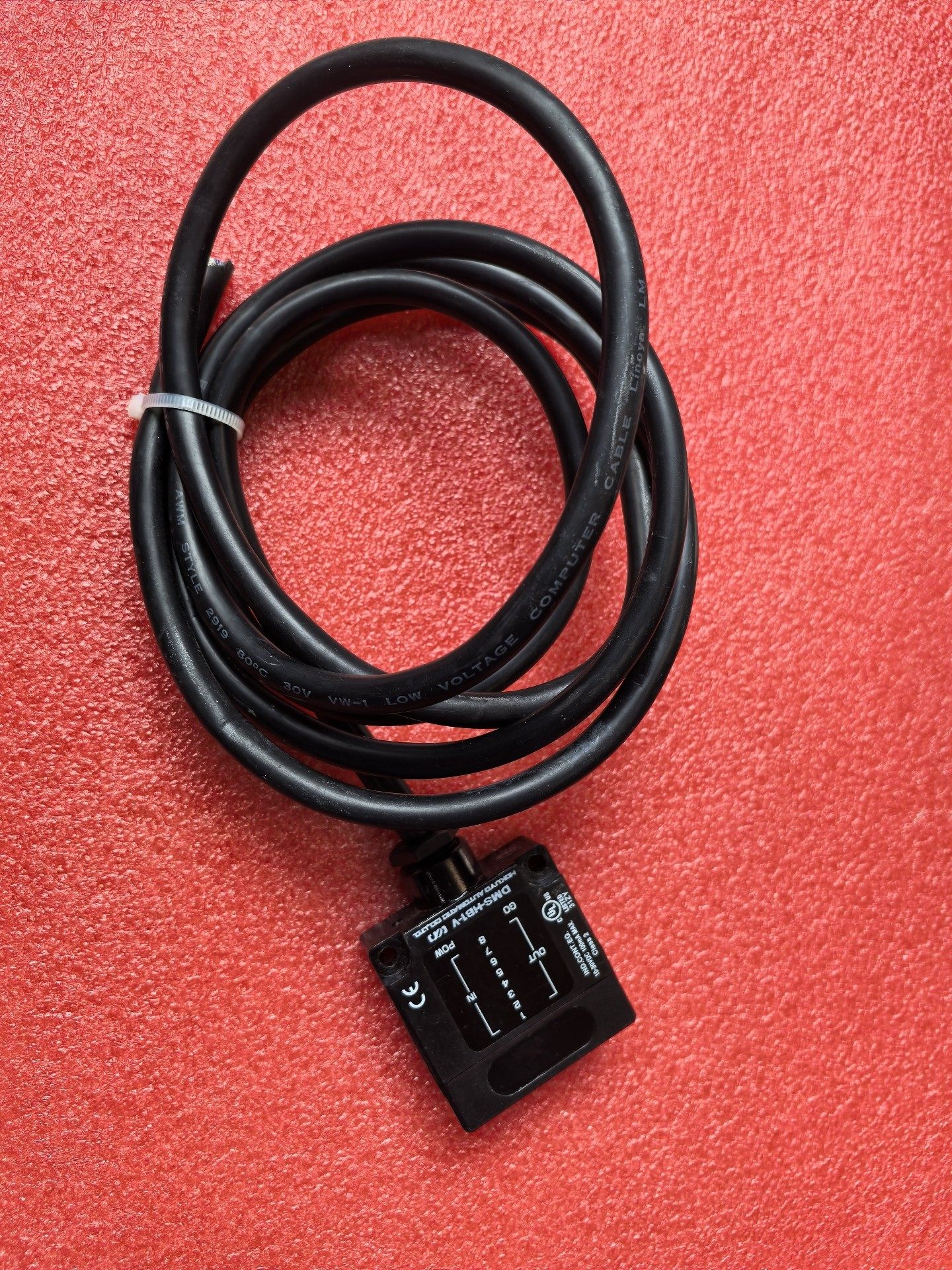 日本北阳光电传感器 DMS-HB1-V ！线长2米左右  实