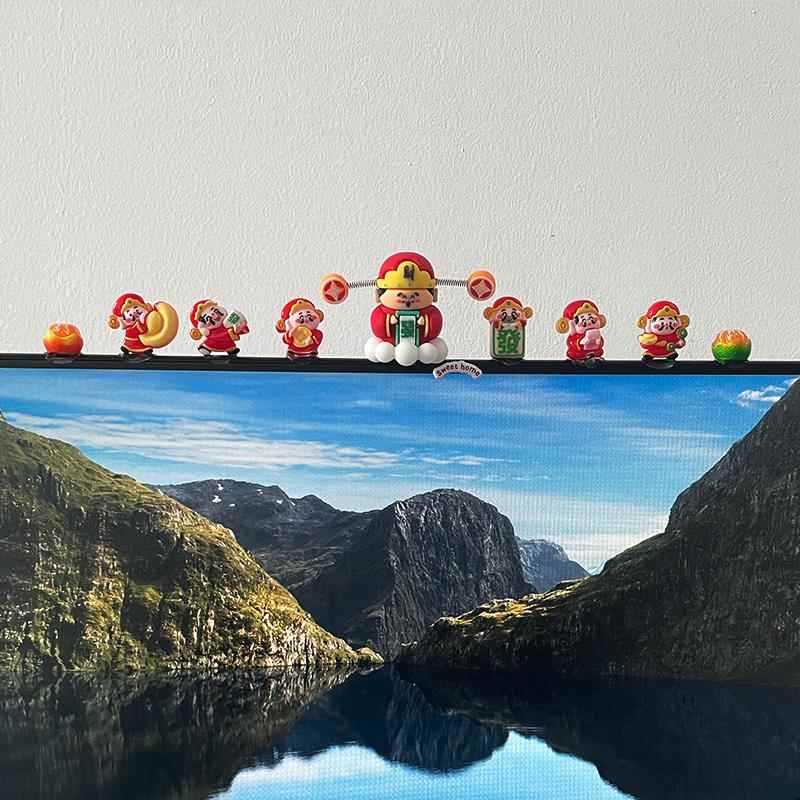 电视机上的小摆件显示屏电脑趴趴摆件小饰品桌面工位解压屏幕装饰