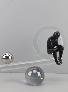 现代约平艺衡思考人物工品摆件样0386板间客厅电视柜书简家房居装