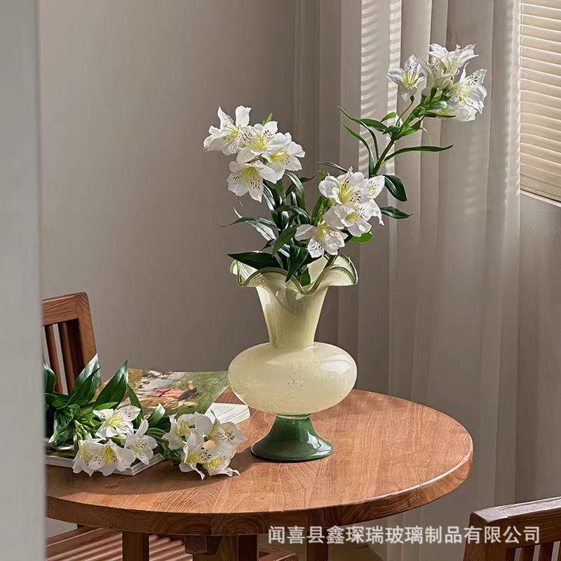 轻奢玻璃花瓶轻甜系中古风奶油色居家摆件兰草花口底座风灯装饰品图片