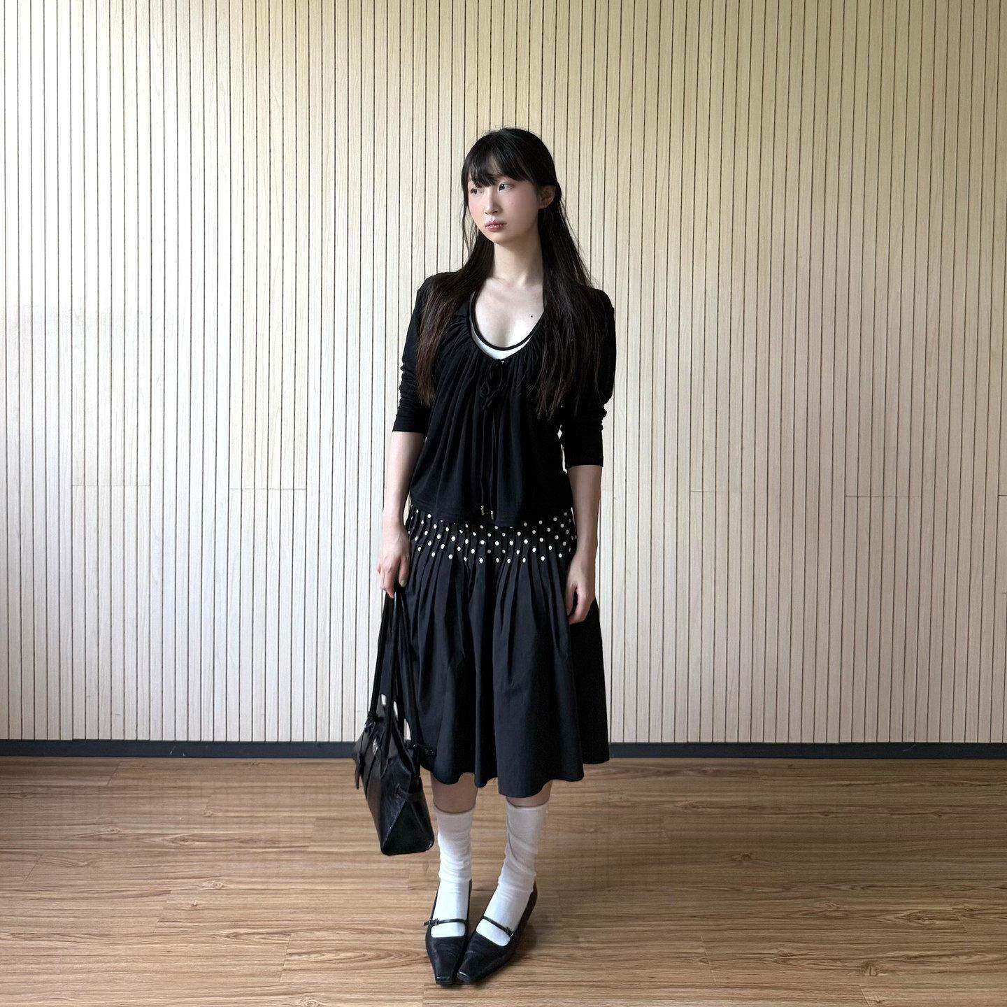韩式通勤压褶设计感A摆低腰波点印花蓬蓬半身裙女春季黑色中裙子