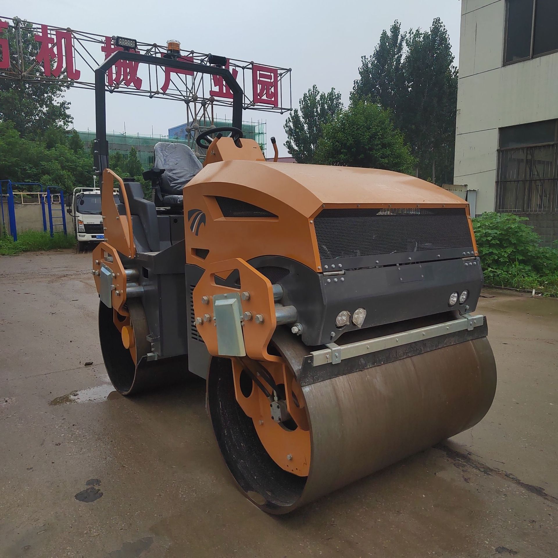 4吨5吨全液压小型座驾式压路机 柴油草坪公路压实机