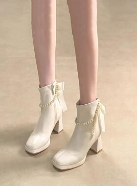 QVU~品牌专柜！秋冬新款短筒女鞋气质百搭珍珠蝴蝶结方头时装靴子