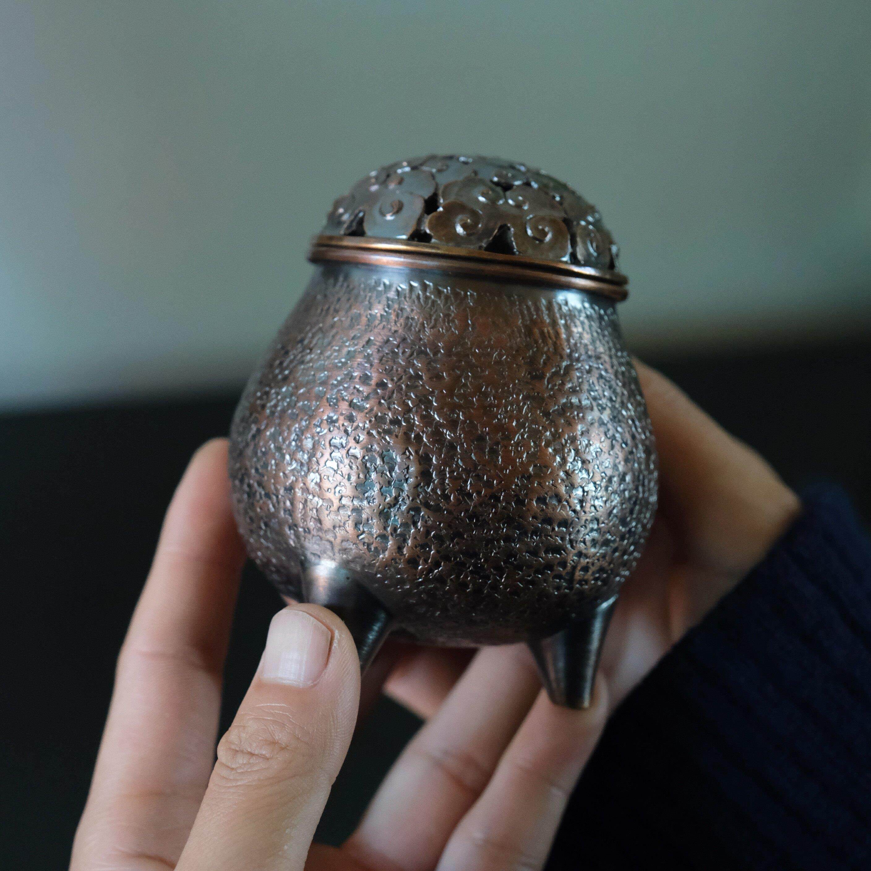 祥云纹纯铜香炉 手工紫铜覆古做旧熏香炉香道茶道摆件三足祥云炉