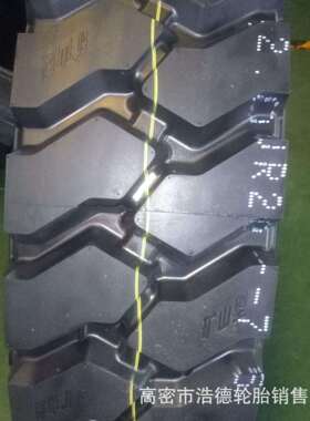 前四后八轮胎 1200R20 1100R20 矿山载重全钢丝 货车 翻斗车轮胎