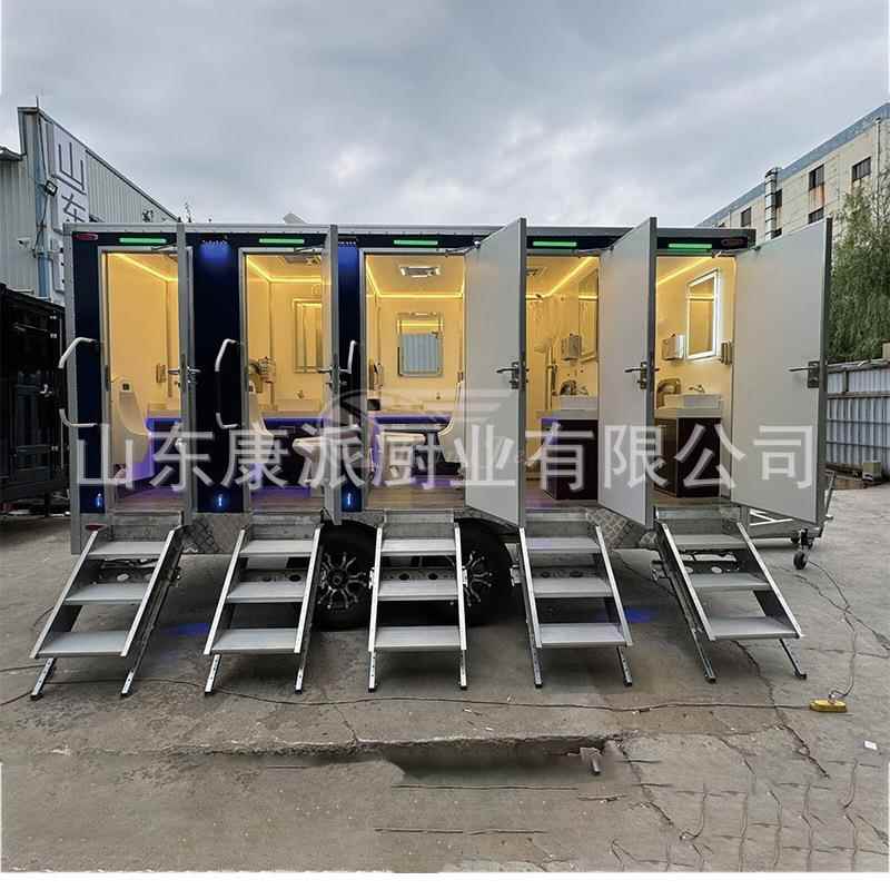 外贸出口5.7米五间厕所拖车拖挂式环保移动户外卫生间
