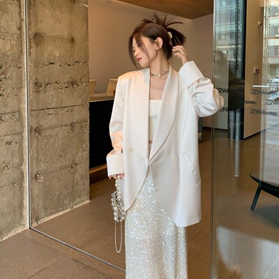 2026春秋光泽感米白色缎面小西装外套设计感小个子复古廓肩小西服