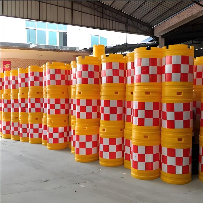 云南滚塑防撞桶红色水马围挡塑料桶三孔水马施工分流隔离墩注水桶
