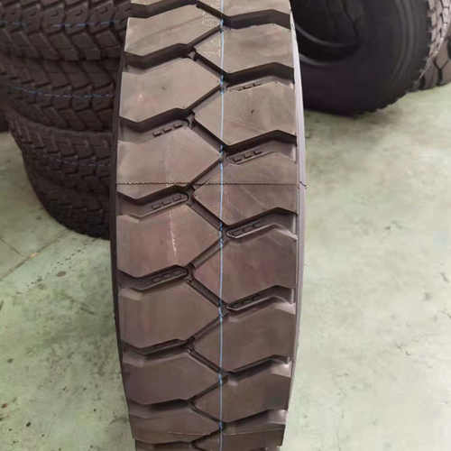 1100R20汽车轮胎批发短途搅拌车自卸车轮胎矿山花纹重载1100r20