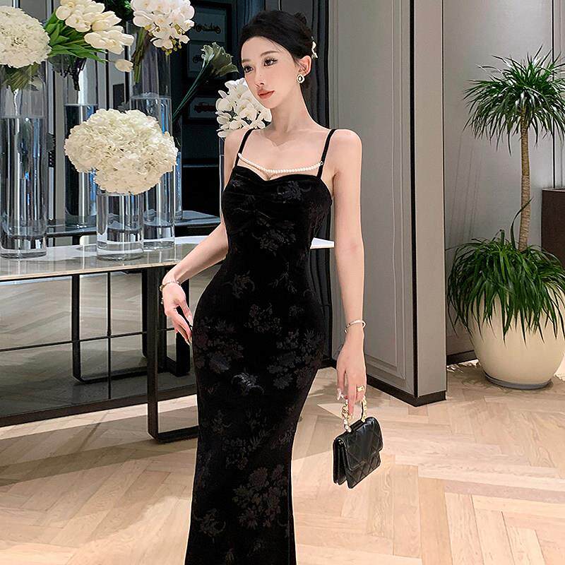 法式气质丝绒压花高级感吊带裙名媛风性感露背修身包臀黑色连衣裙