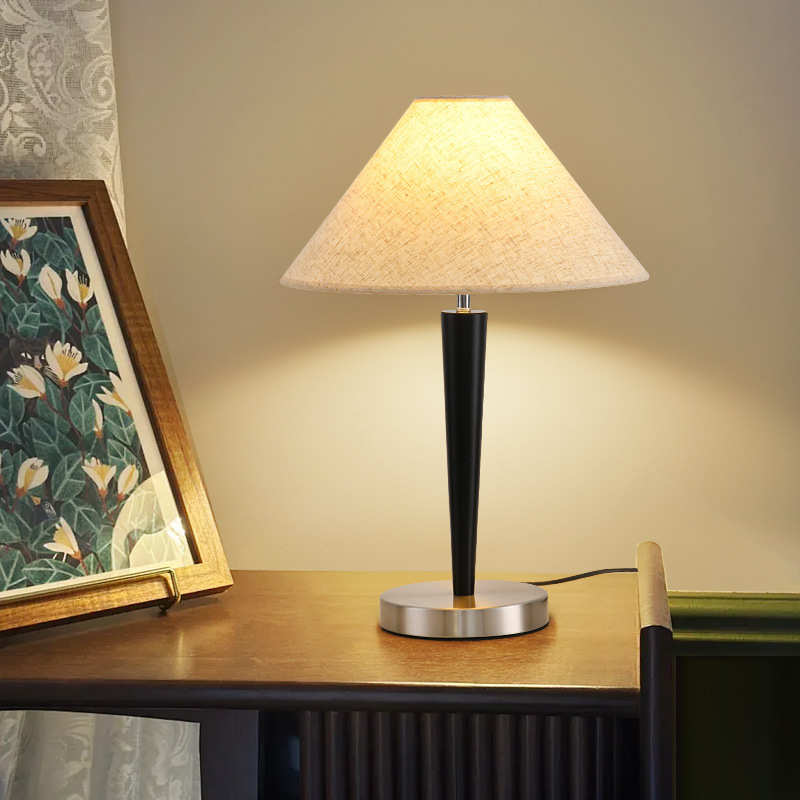 中古简约现代实木布艺台灯 卧室床头装饰北欧木艺书房LED温馨台灯