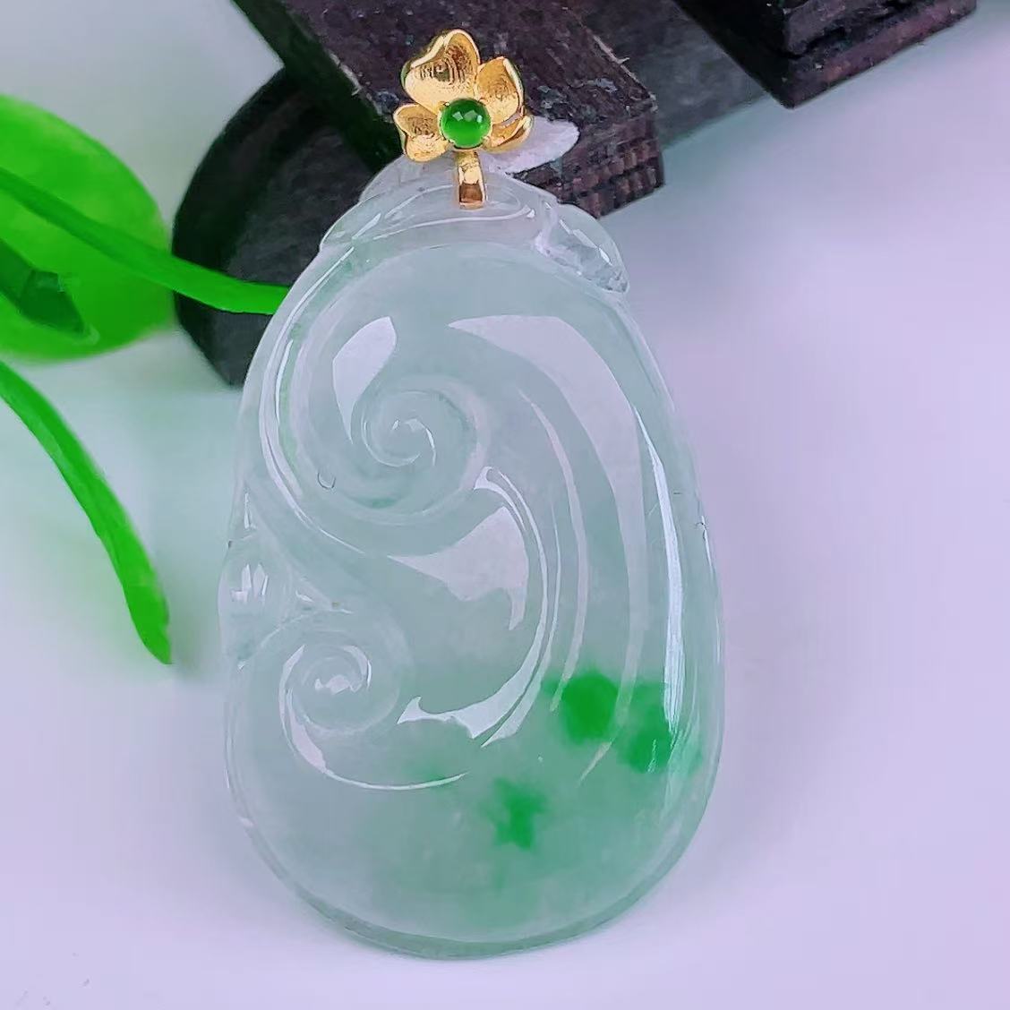 缅甸天然正品翡翠18k金扣头冰种飘阳绿高端精品闪拍如意玉石吊坠