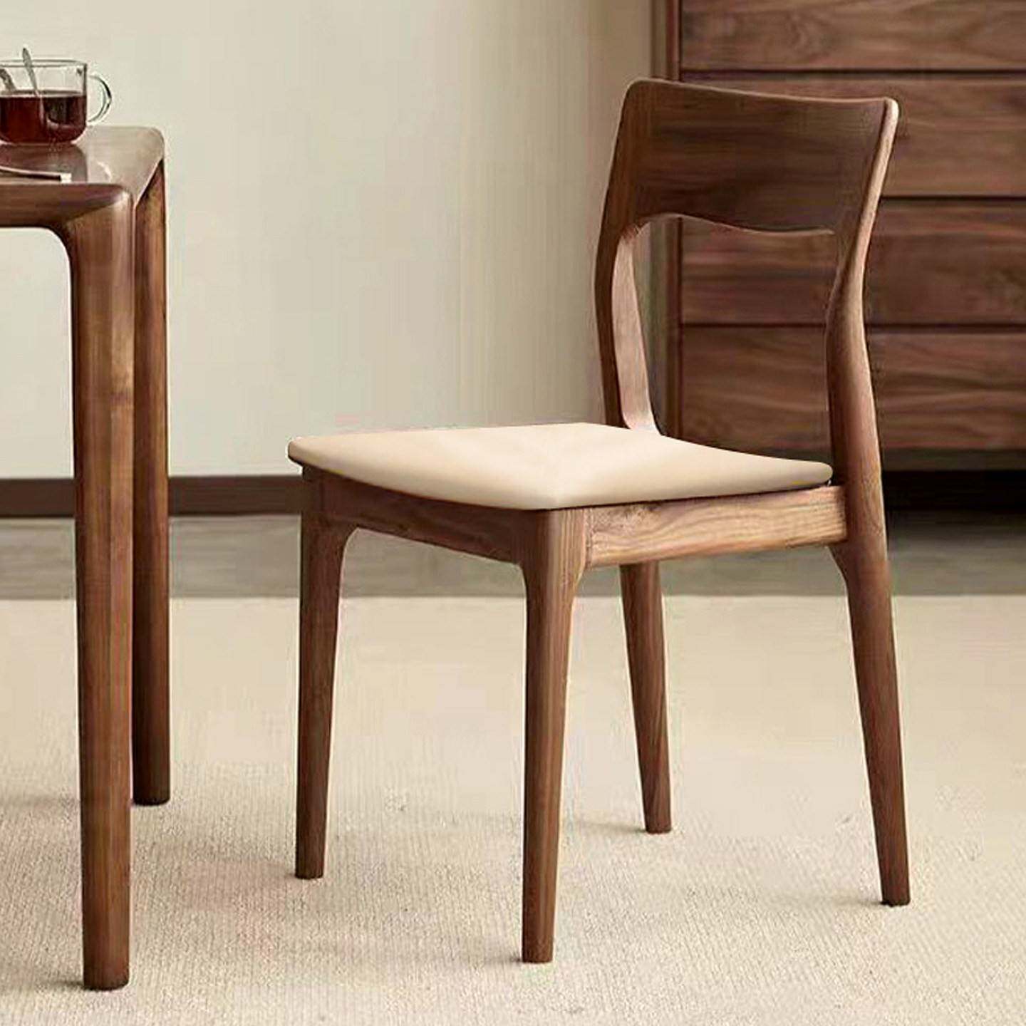 需定制2025新款简约实木餐椅真皮北欧餐厅酒店椅软包靠背椅家用餐