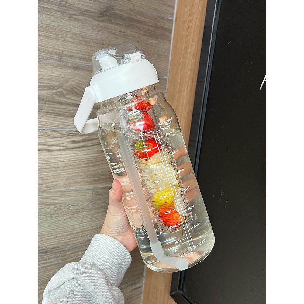 2000ml大容量水杯女生运动高颜值吸管杯耐高温带茶隔塑料刻度杯子