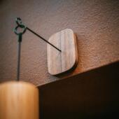 和弦风铃壁挂架悬挂钩配件自粘免打孔胡桃木悬挂户外阳台挂饰挂件