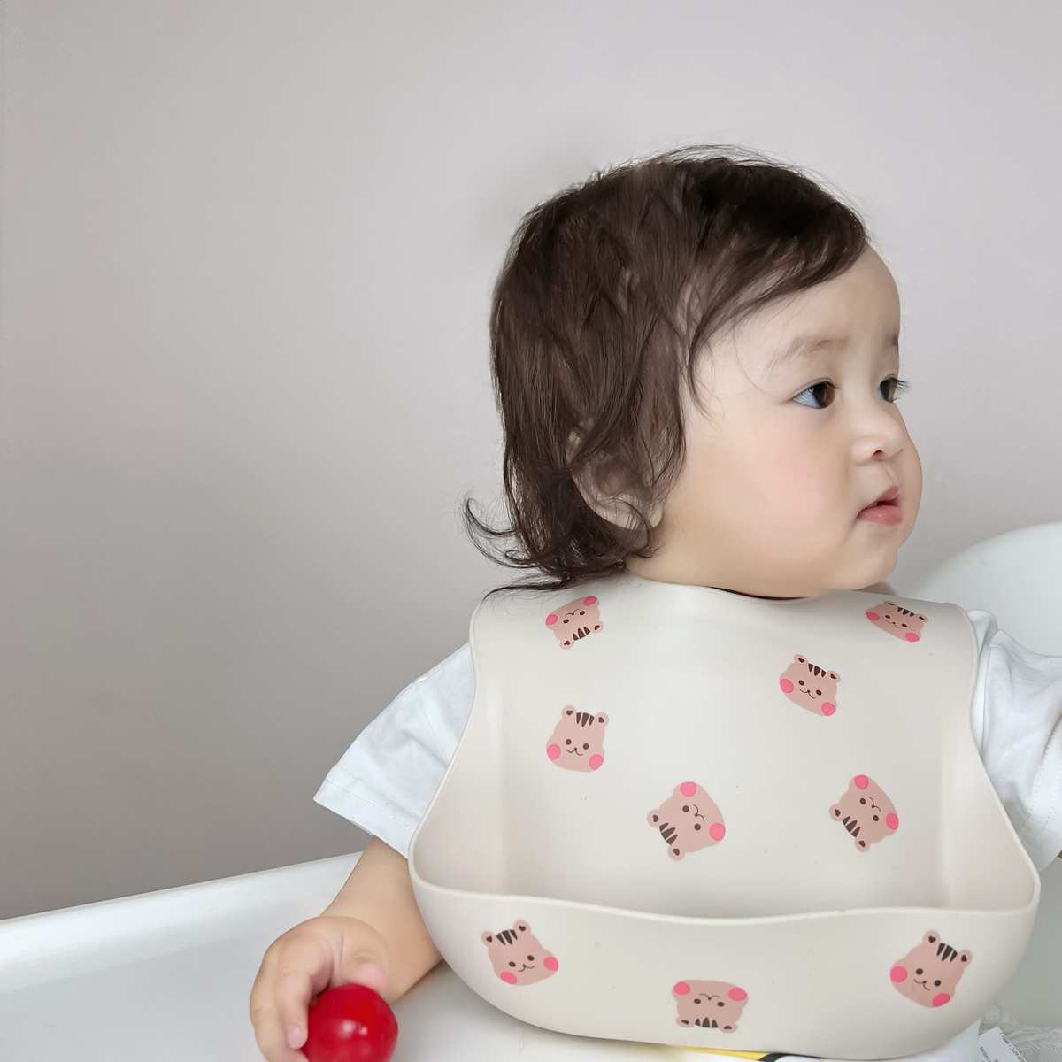 代发ins婴幼儿围兜 硅胶辅食吃饭兜卡通多款围兜 宝宝防油口水巾