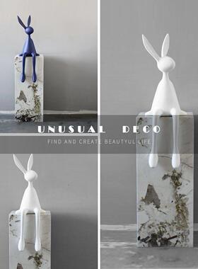 极简现代北欧白色蓝色兔子雕塑台摆件酒店大厅玄关样板间落地饰品