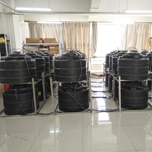 黑色塑料储罐PE水箱加厚200L蓄水储水加厚200升滚塑立式塑料水塔