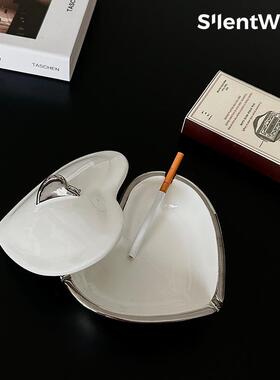 SilentWind高颜值心形烟灰缸带盖子防飞灰女士可爱家用桌面陶瓷烟