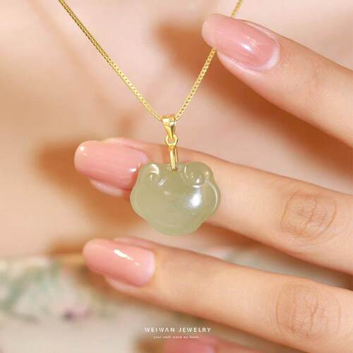 Xiangyun Nafu Jade Pendant Xiangyun Ruyi Lock Necklace Women