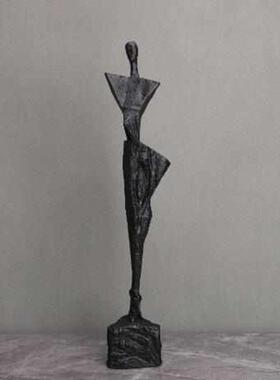 轻奢简约创意黑色铸铁大理石人物摆件家居客厅样板间桌面摆放饰品