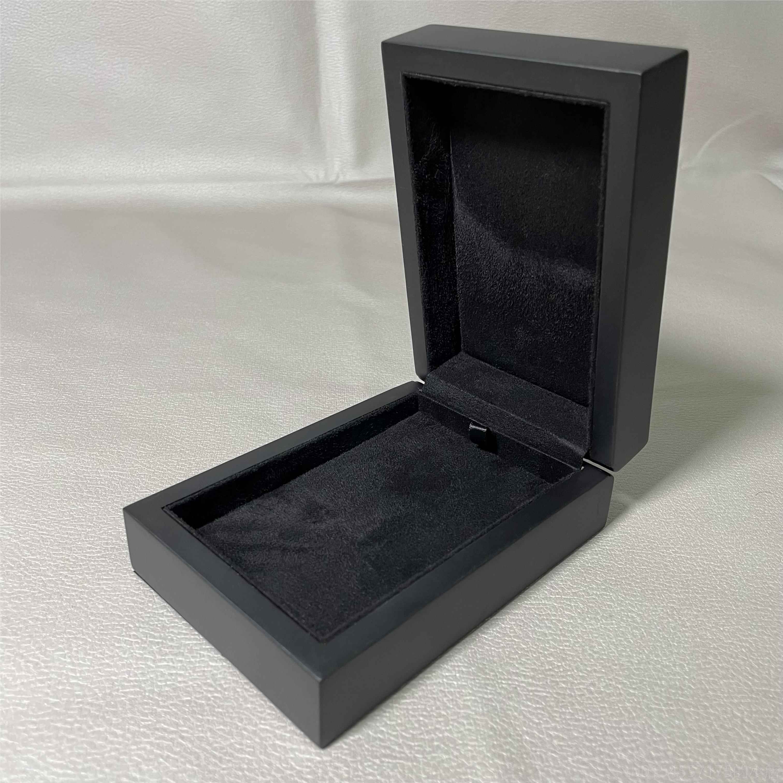 正品木质首饰盒品黑色收纳婚盒精致珠宝盒项戒指结礼物便携链饰礼