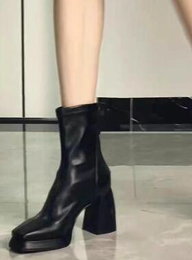 QVU~品牌专柜！粗跟方头马丁靴女后拉链短筒厚底防水台时尚瘦瘦靴