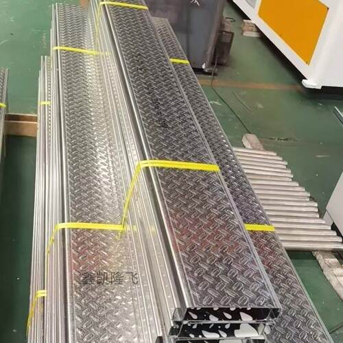 武汉厂家出售200*40免浇筑楼承板现货万吨库存加工长度厚度
