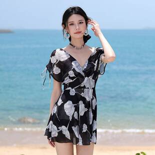 2026新款泳衣女连身裙式保守遮肚显瘦韩国风泡温泉游泳装0319r