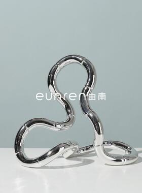 简约现代艺术树脂抽象扭环形摆件样板房间客厅茶几书桌面软装饰品