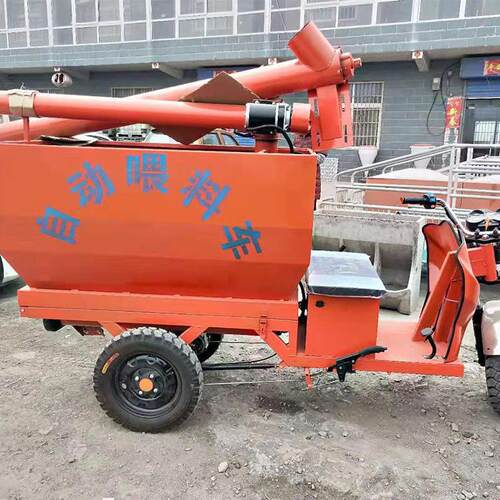 牛羊养殖场电动撒料车 电动三轮撒料车 自动喂料车饲料
