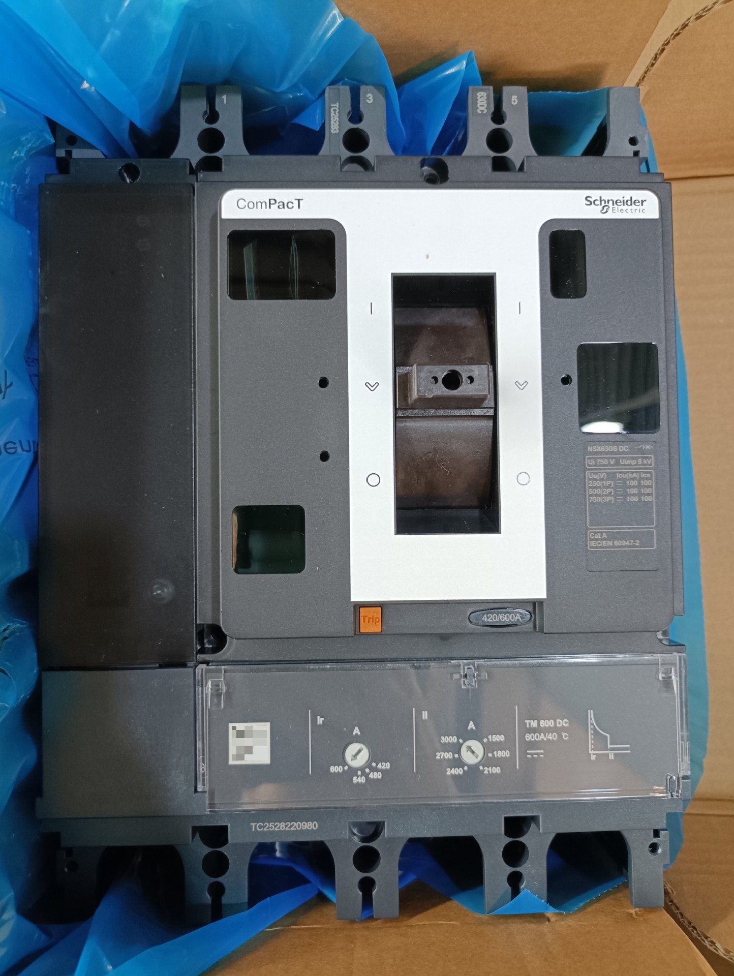 全新施耐德NSX4P600A直流塑壳断路器