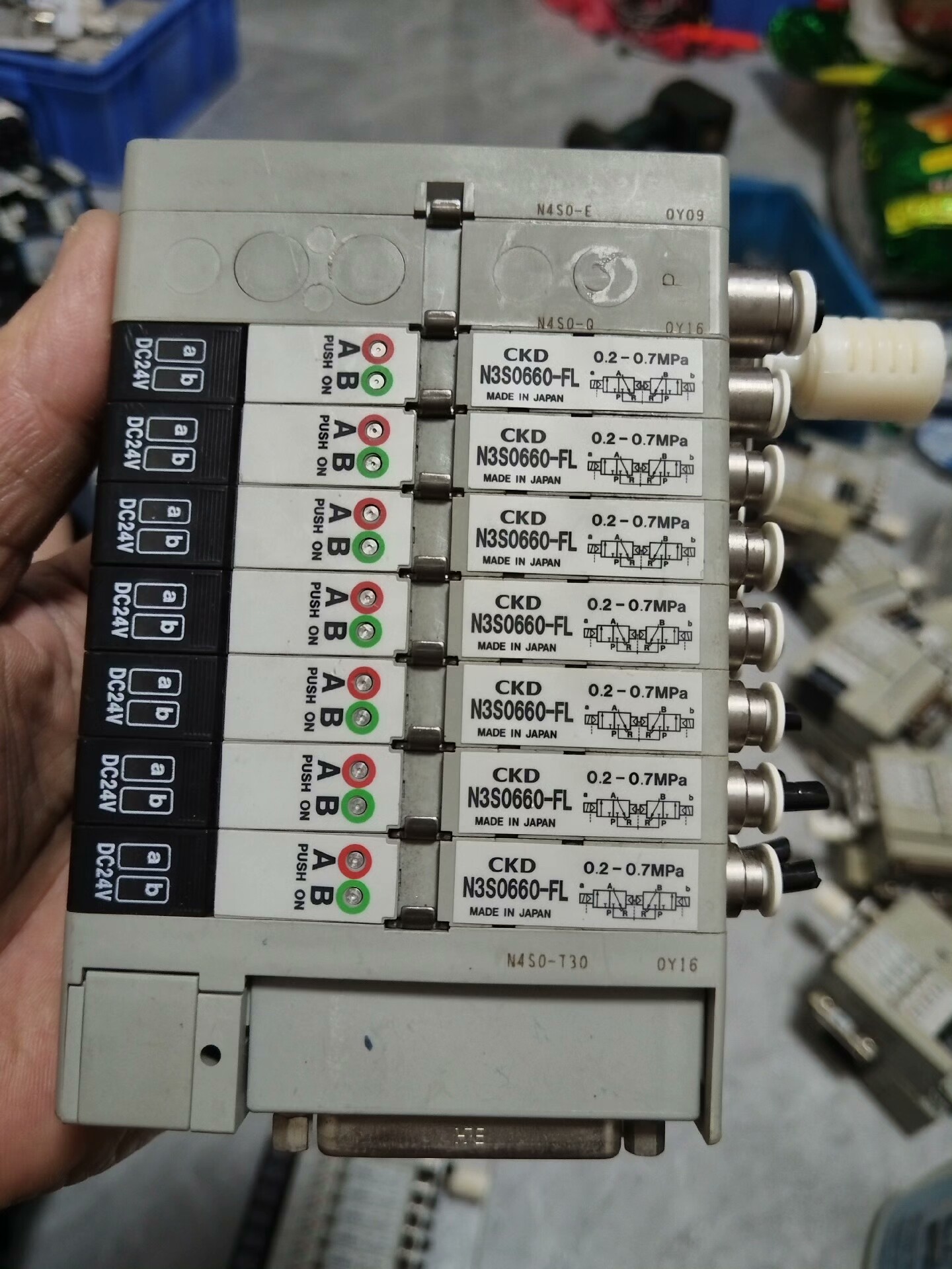 CKD电磁阀型号N3S0660一FL，数量4个成色如图，功能