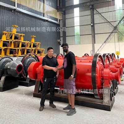 球磨机Ball mill为卧式筒形旋转装置 物料进行干式或湿式粉磨