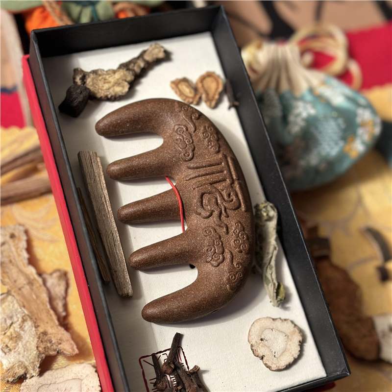 小师妹制作梳头按摩按摩旅行梳子