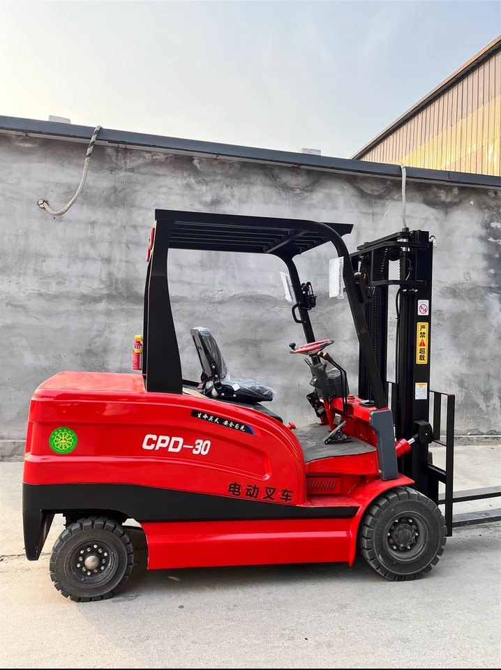 1月31日菏泽全新3吨电动叉车，专用钢龙门架（含上牌手续）网络拍卖公告