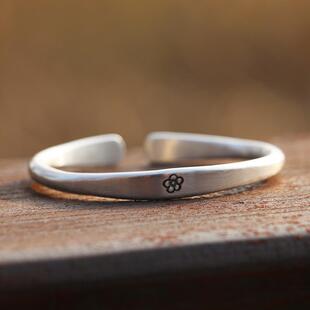 高档99设9纯银工覆原创计实心磨砂古法古梅手花手镯送女友闺蜜