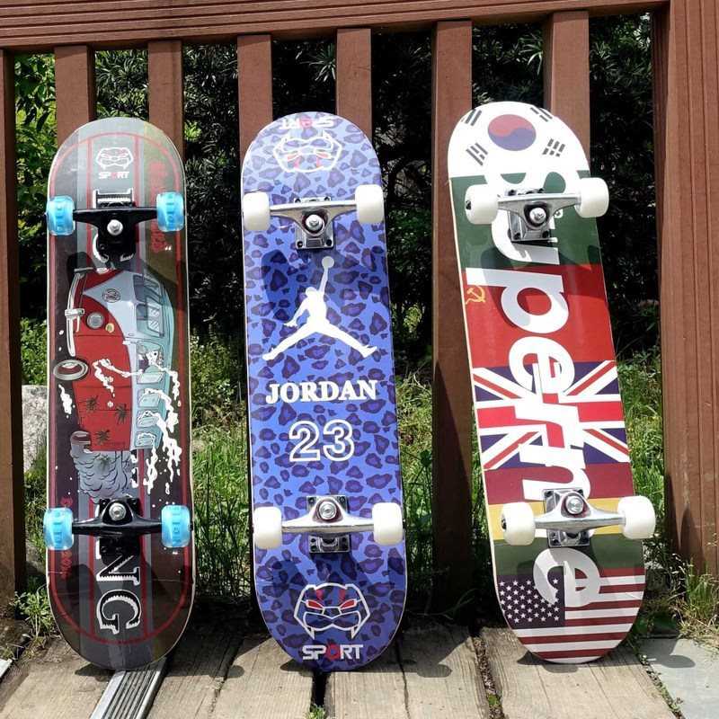 )抖男女生音滑板( 小鱼光轮 成人四轮板街滑板滑板中级刷四轮车闪