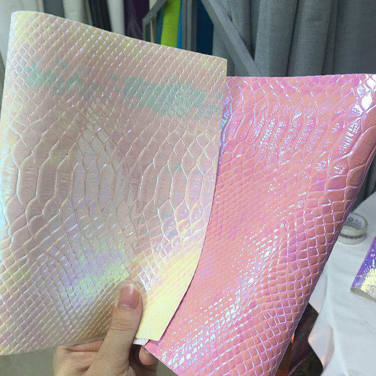 新品镭射幻彩鳄鱼纹蛇纹PU革手袋箱包鞋材面料0.7-0.8mm
