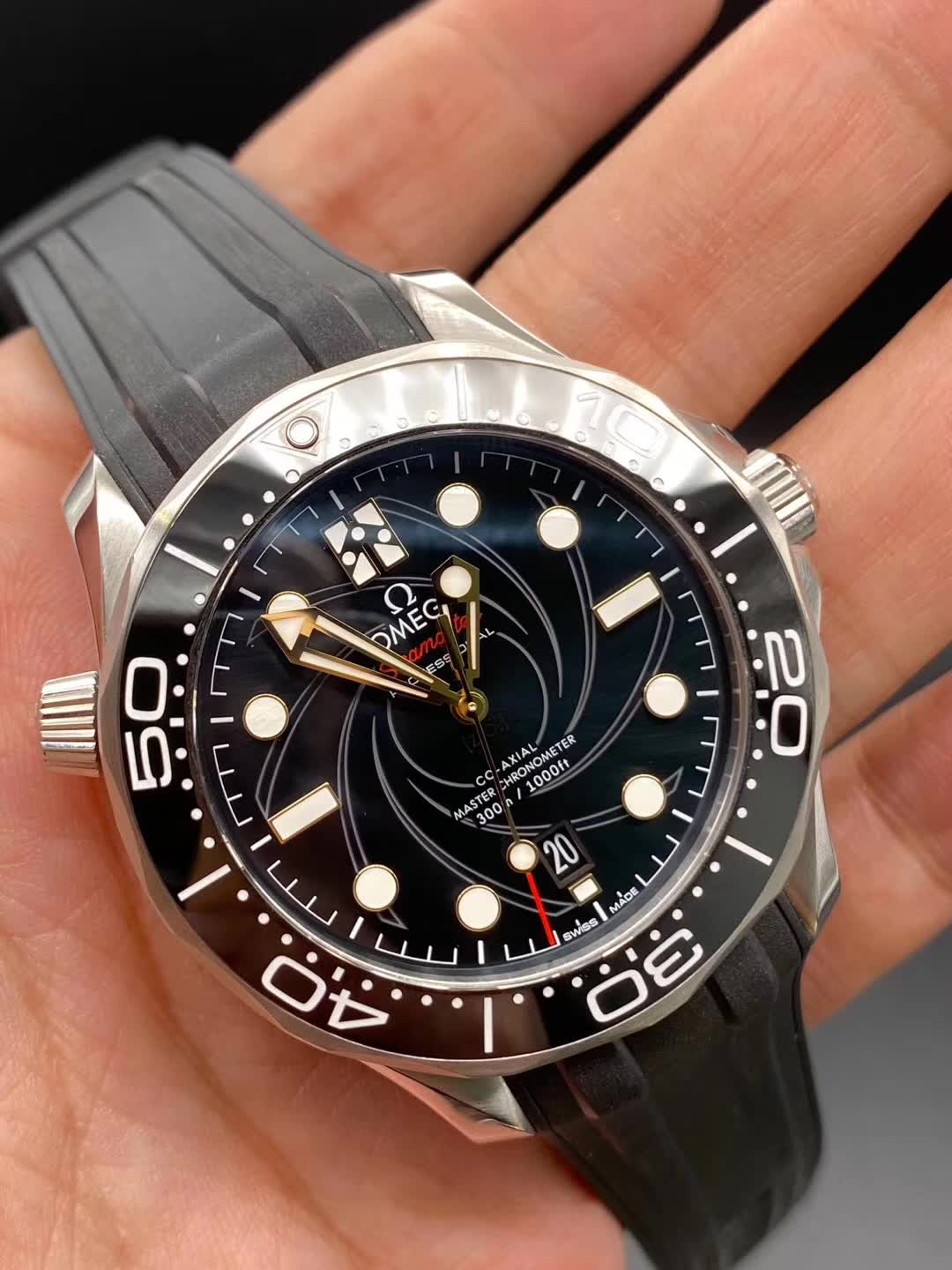 [9.8新欧米茄海马女王密使007限量款男士手表210.22.42.20.01.004