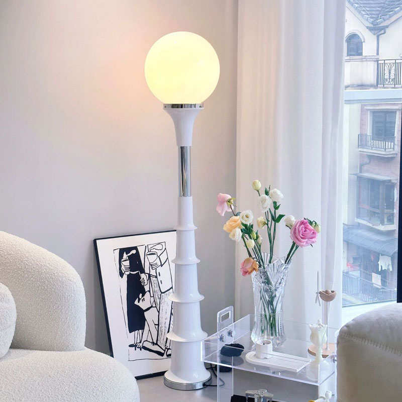 太空中古包豪斯简约设计师落地灯客厅卧室网红拍照高颜值装饰地灯