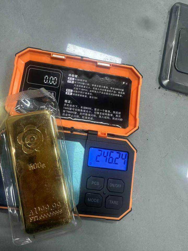 处置银行瑕疵样品“金条”一批重约5公斤材质为紫铜外镀金样品明细随机发货
