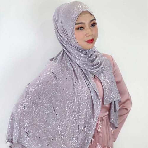 Malay women's headscarf, long scarf, grid patterned