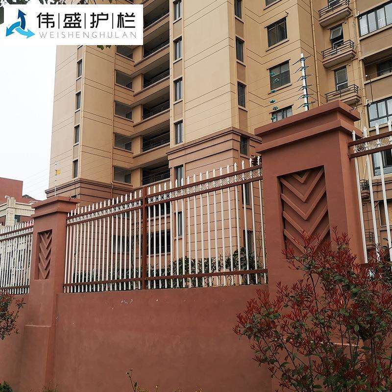 现货供应B型锌钢护栏 三横杠带花圈铁艺护栏小区庭院别墅围墙栅栏