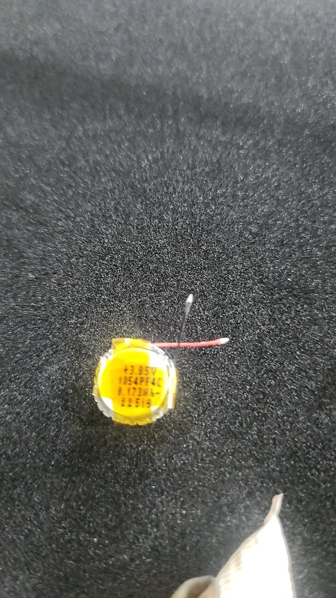 充电锂电池，3.8V-4V43MAH。全新