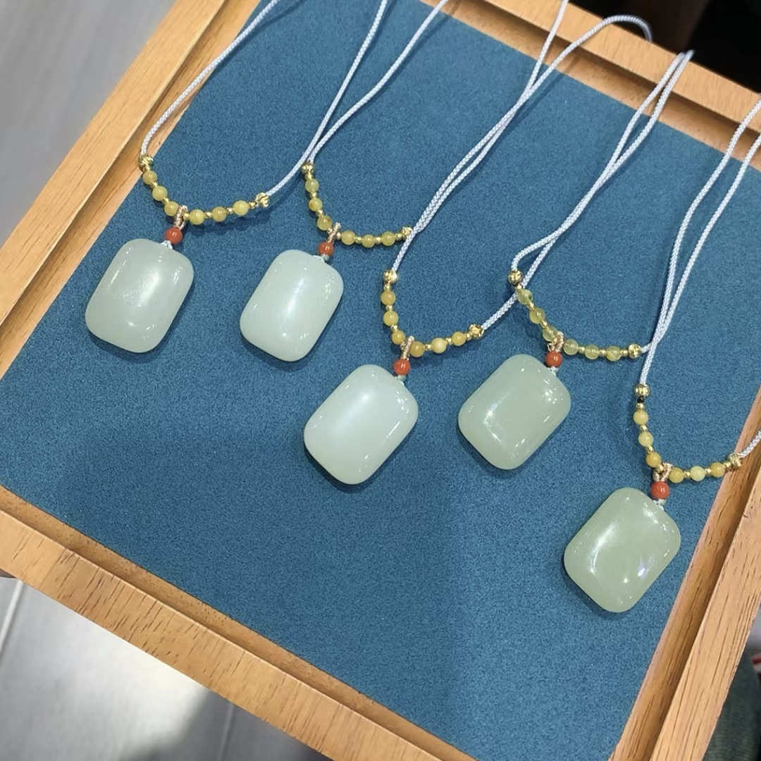 和田玉大小方糖无事牌吊坠挂件晴水料面包牌玉坠大方糖平安无事牌