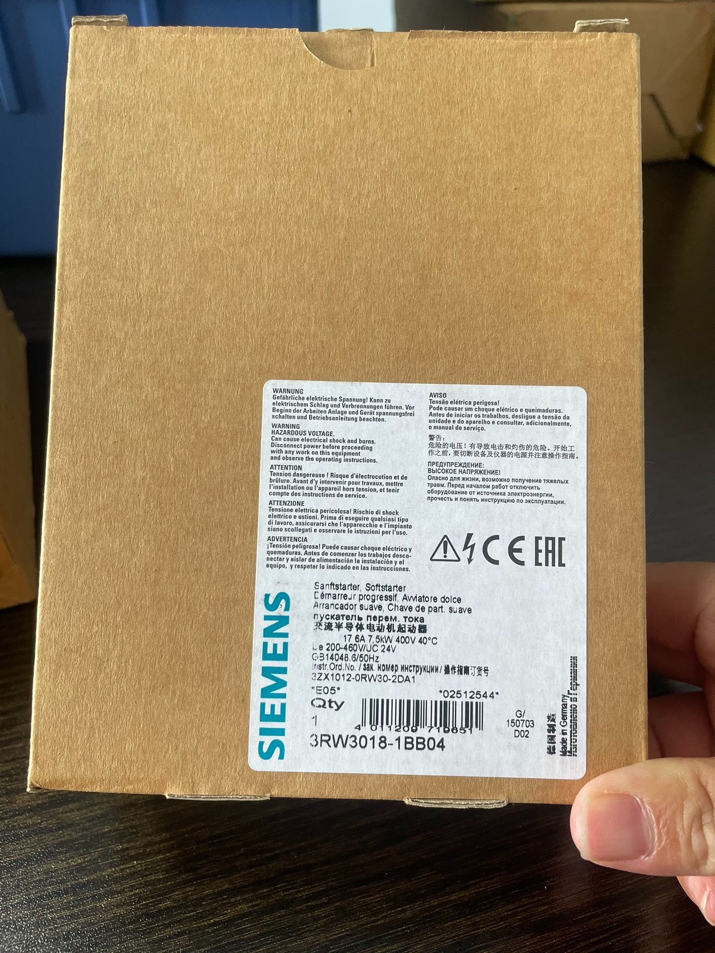 西门子3RW3018-1BB04全新原装正品软启动器，全新未