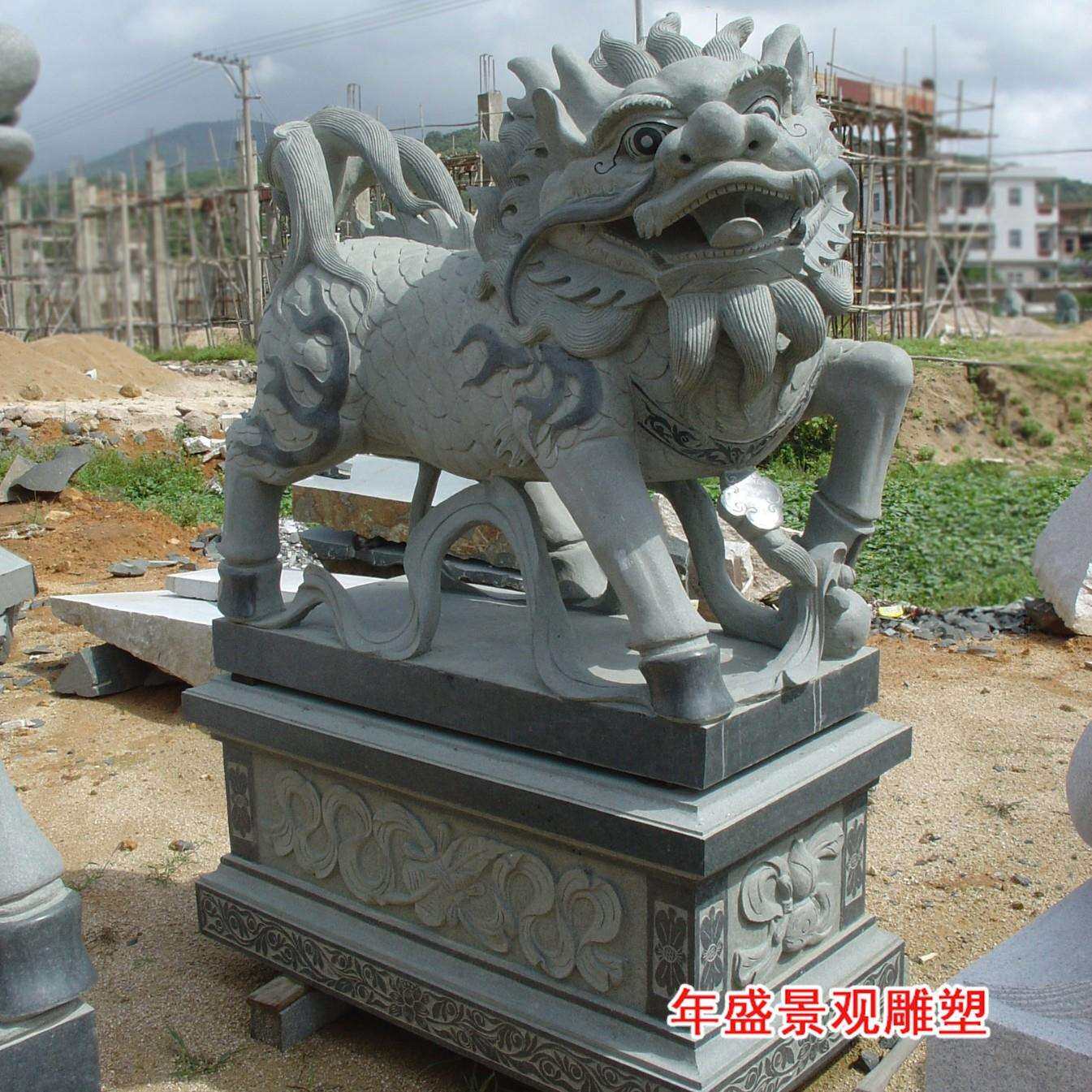 惠安崇武雕刻石雕麒麟厂家 黄锈石麒麟摆件单位门口吉祥动物雕塑