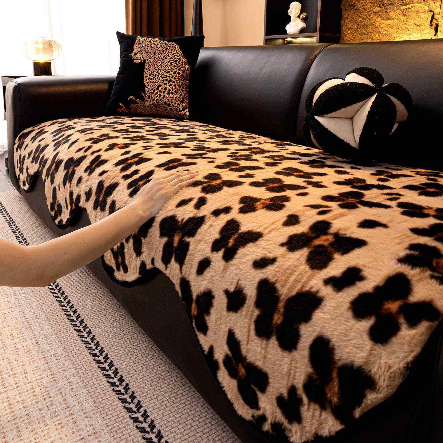 轻奢高级感皮沙发垫秋冬季2026新款加厚直排毛绒盖布固定防滑坐垫